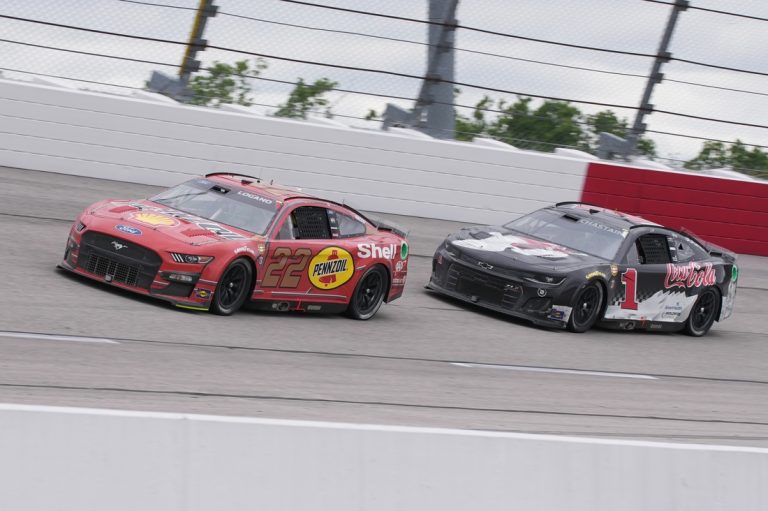 Joey Logano makes late moves to win at Darlington