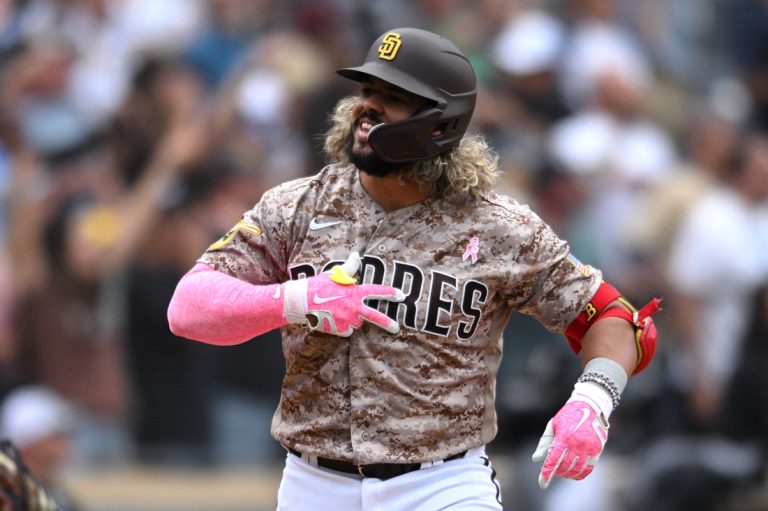 Jorge Alfaro clubs walk-off homer as Padres stun Marlins