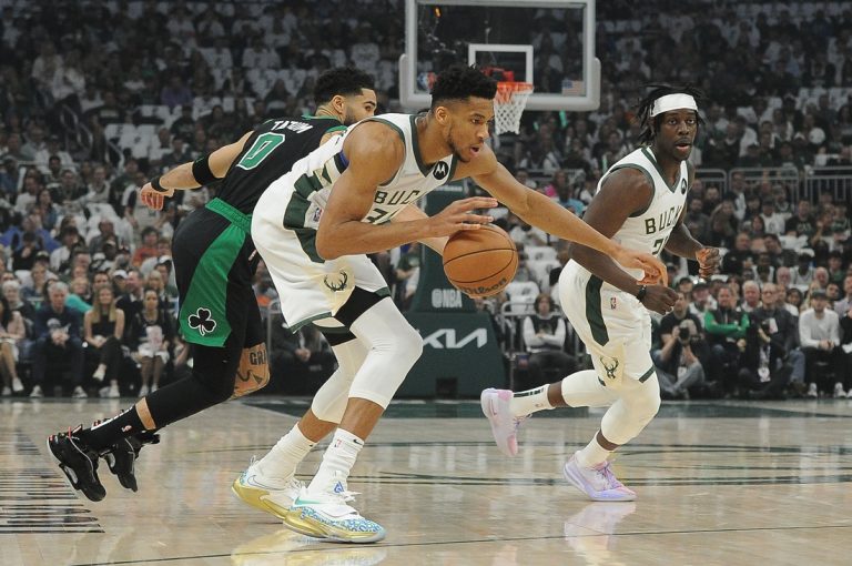 Al Horford helps Celtics pull even with Bucks