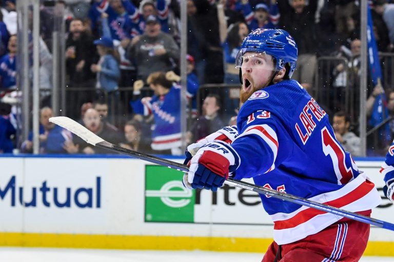 Rangers rally to beat Penguins, stay alive