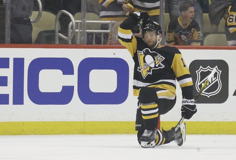 Penguins sign Bryan Rust to six-year extension