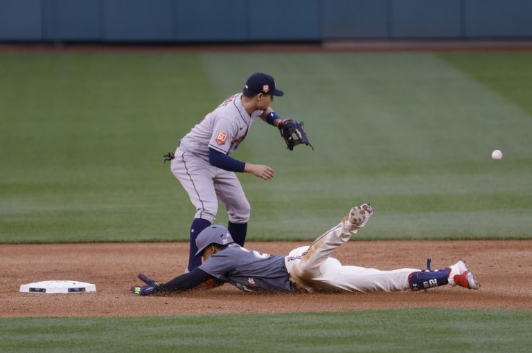 Nationals erupt on offense to snap Astros’ streak