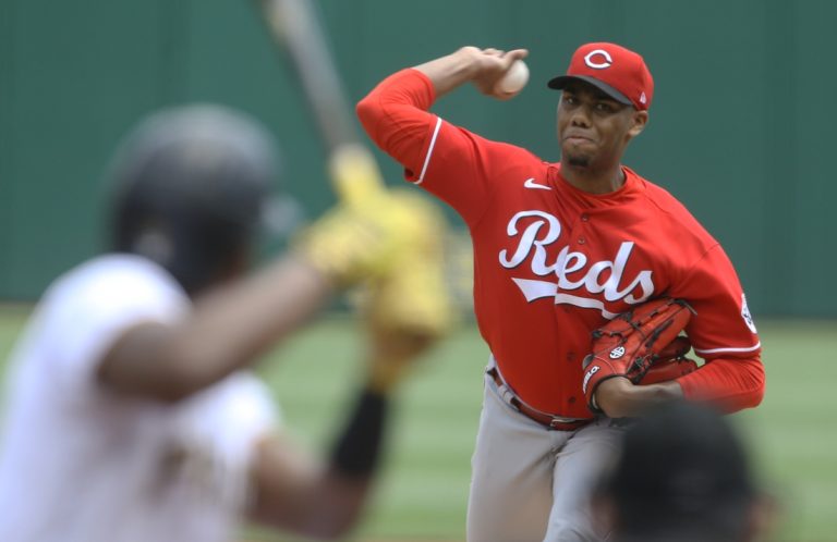Pirates edge Reds despite being no-hit