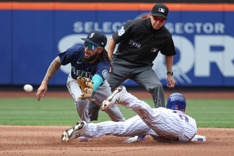 Mariners hand Mets their first series loss of season