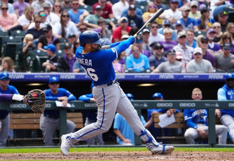 Salvador Perez’s clutch hit lifts Royals over Rockies