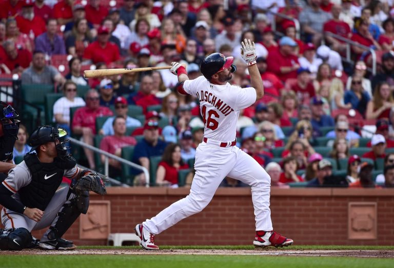 Adam Wainwright, Yadier Molina make history as Cards rip Giants