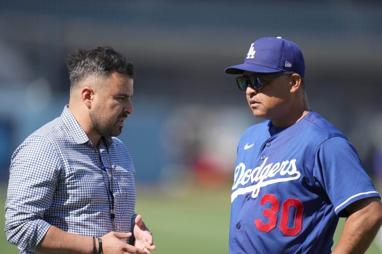 Chris Taylor’s 2-run shot helps Dodgers defeat D-backs