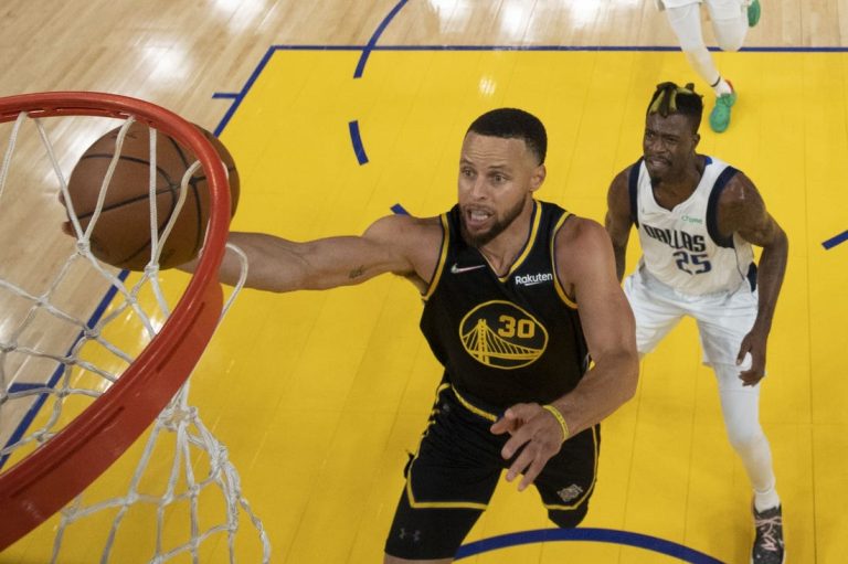 Warriors heavy Game 2 favorites against visiting Mavs