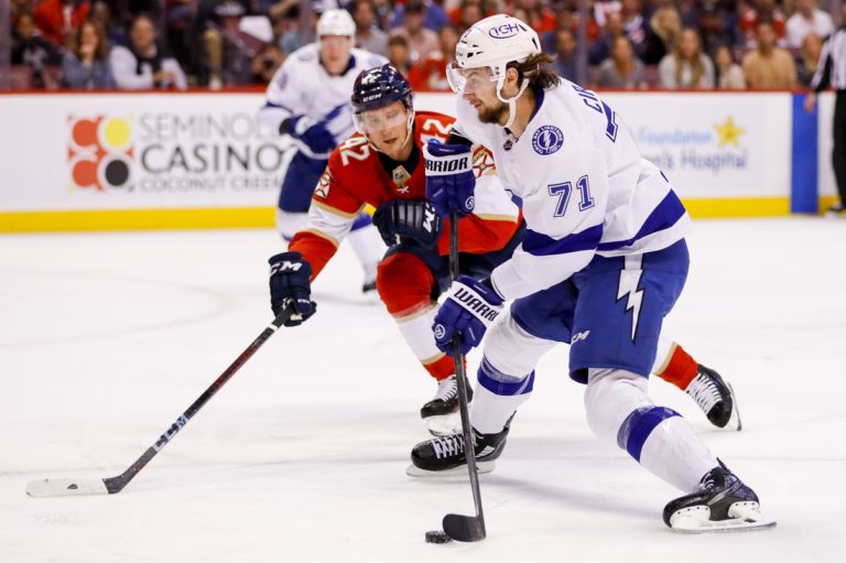 Last-minute goal gives Lightning 2-0 edge on Panthers