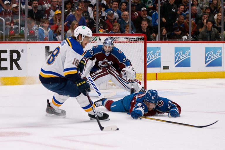 Blues cruise past Avalanche to level series