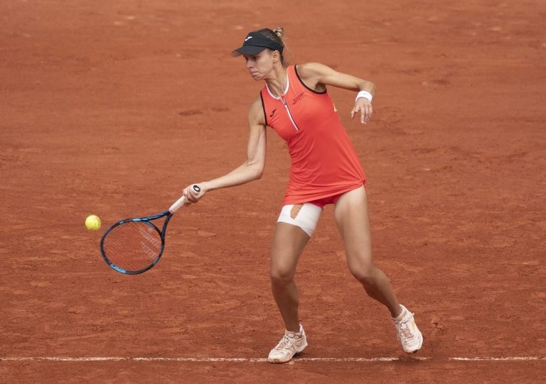 Magda Linette, Kaia Kanepi score big French Open upsets