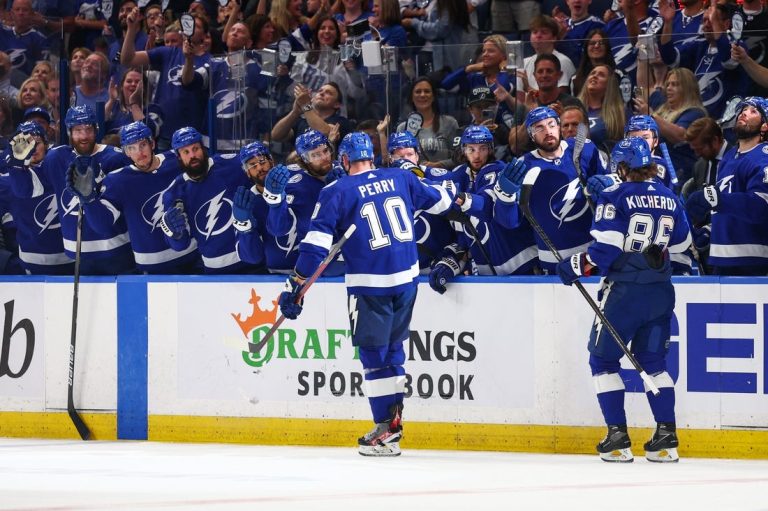 Lightning topple Panthers for 3-0 series lead