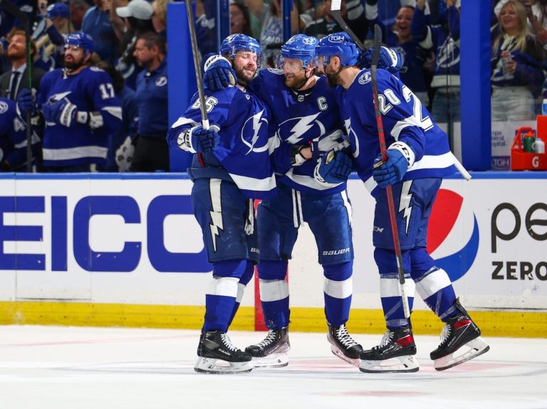 Lightning go for series sweep over NHL-best Panthers