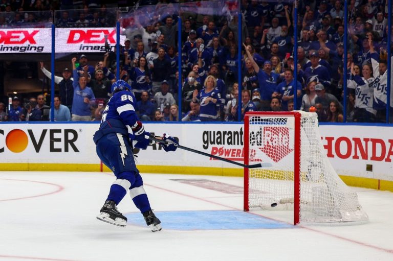 NHL roundup: Nikita Kucherov, Lightning push Panthers to brink
