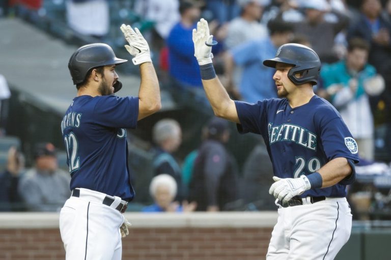 Mariners eke out 13th consecutive win over A’s