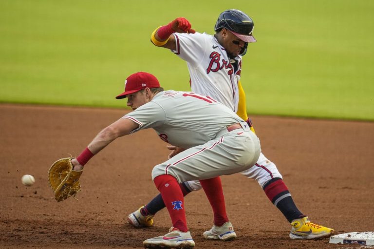 Braves slip past Phillies in bottom of ninth