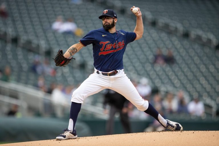 Royals rally late vs. Twins to end six-game skid