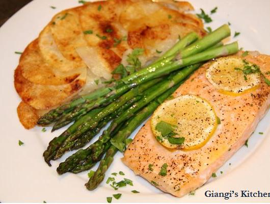 Oven Salmon with Potatoes Anna