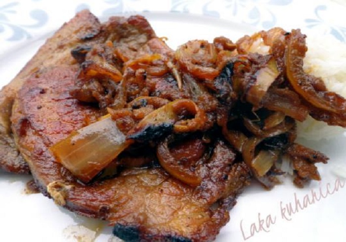 Pork chops with apples and onions