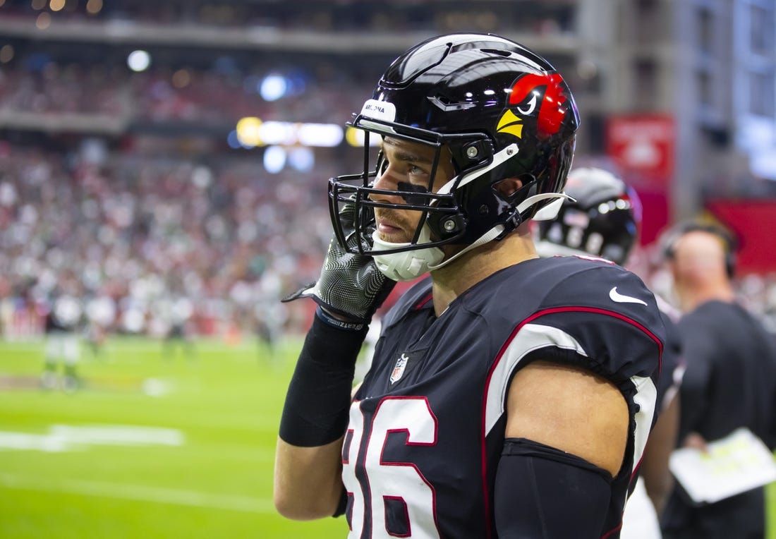 NFL News: Cardinals TE Zach Ertz leaves with knee injury