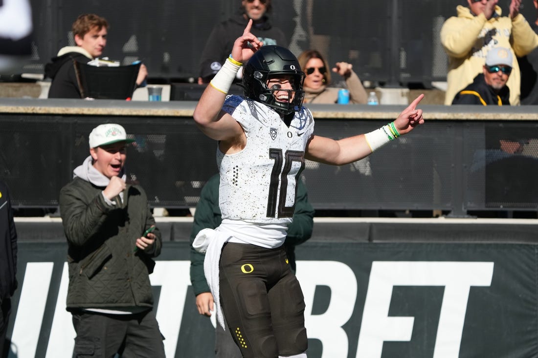 NCAAF News: Bo Nix accounts for 5 TDs as No. 8 Oregon routs Colorado