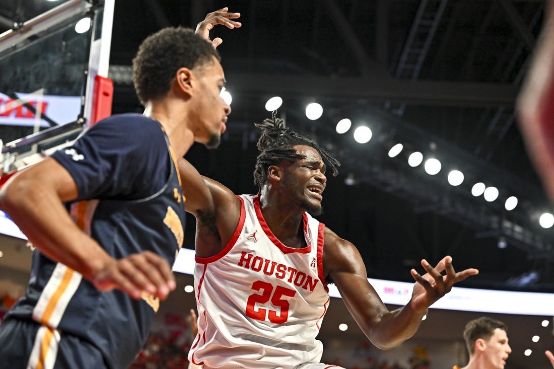 No. 3 Houston cruises into clash with Oral Roberts