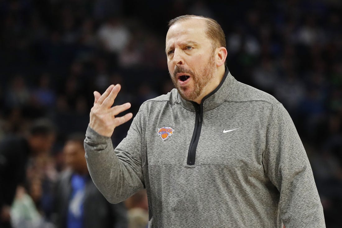 Knicks looking to flex road muscles at Phoenix
