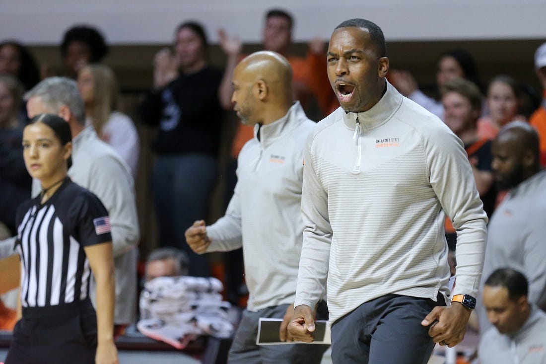 Oklahoma State disposes of Tulsa with big second half