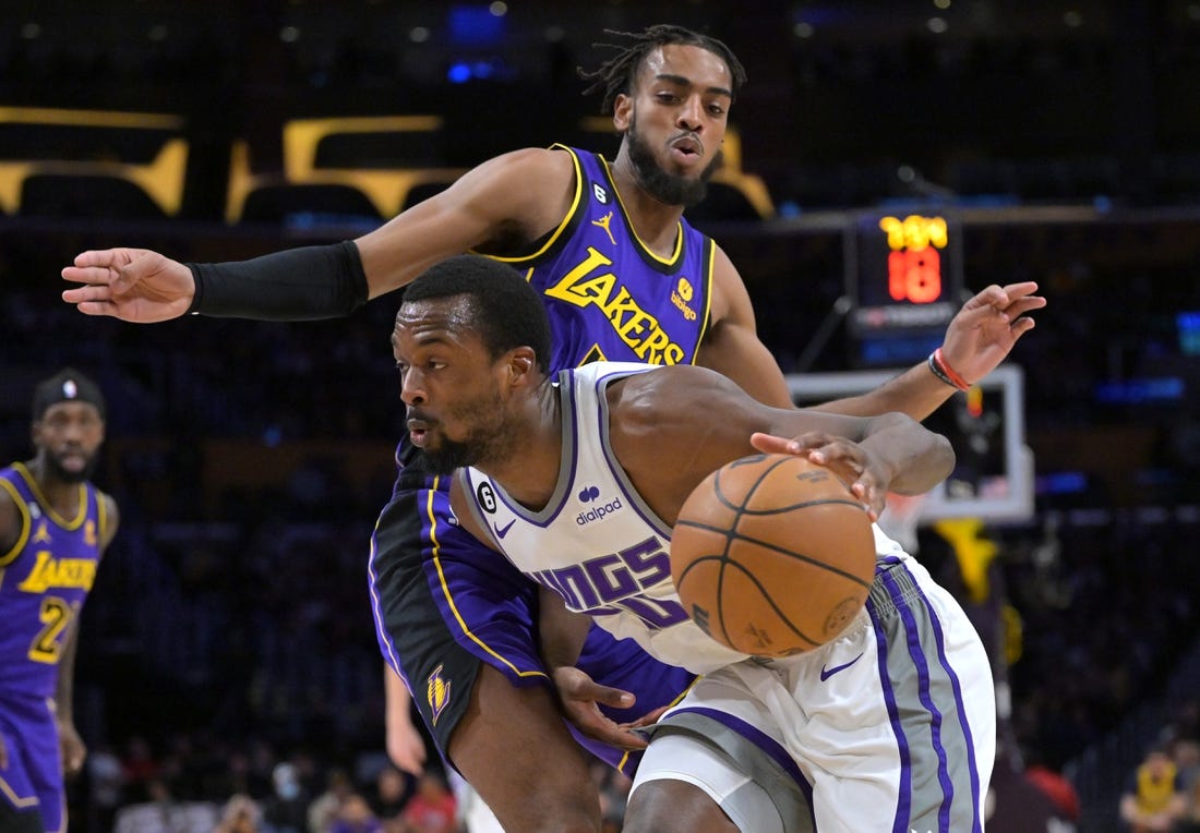 Kings’ fast finish sends Lakers to fifth straight loss