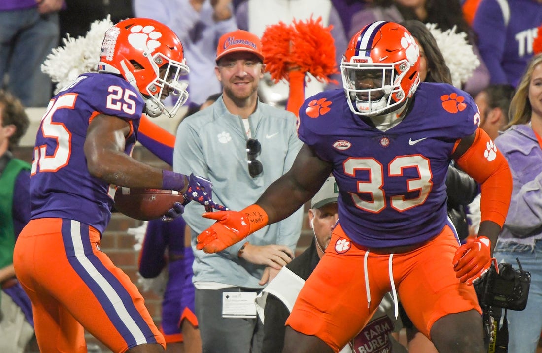 NCAAF News: DJ Uiagalelei powers No. 10 Clemson past Louisville