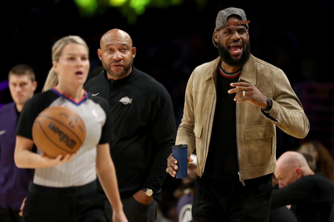 Reports: Lakers will be without LeBron James against Suns