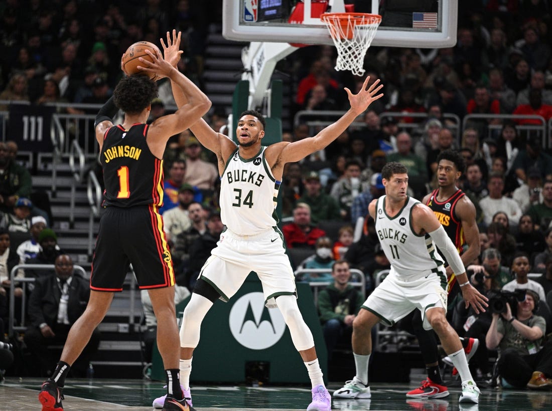 Hawks wiggle out of road woes in Milwaukee, oust Bucks