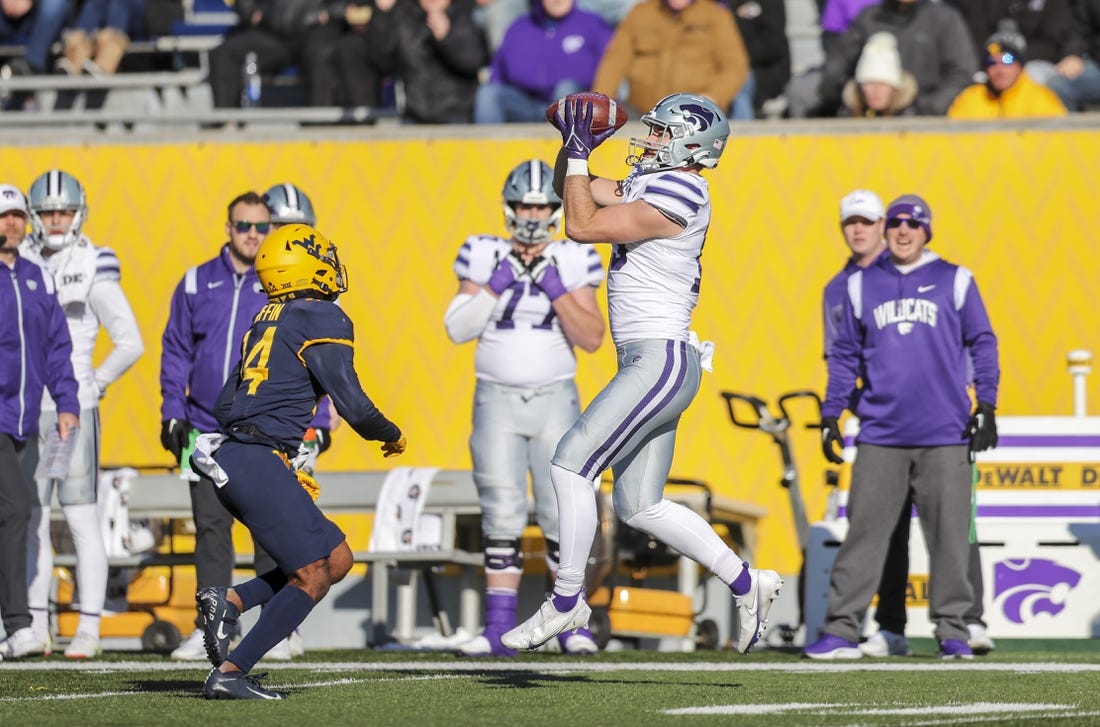 NCAAF News: Will Howard leads No. 15 Kansas State past West Virginia