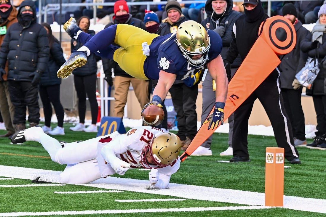 NCAAF News: No. 18 Notre Dame dominates from 1st play in 44-0 shutout