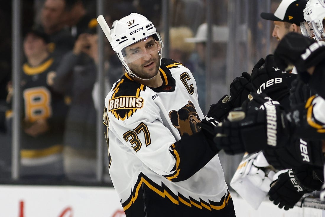 NHL News: Bruins pile up goals to beat Blackhawks, stay perfect at home