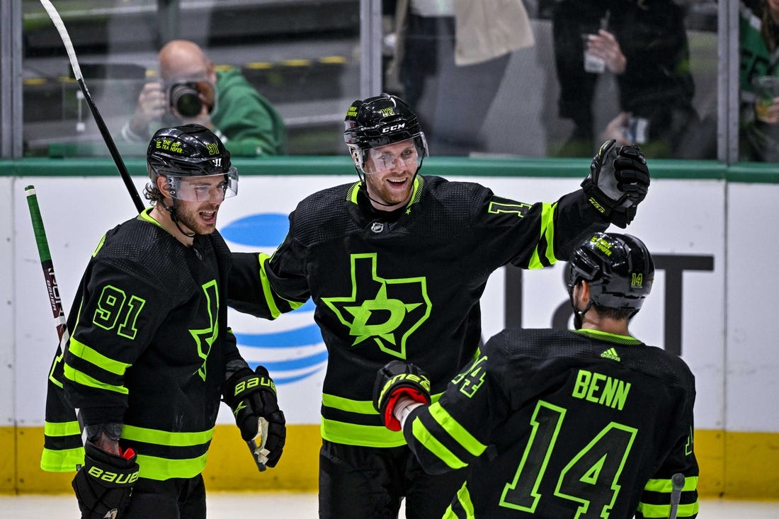 NHL News: Stars dominate 3rd period in 5-2 win over Isles