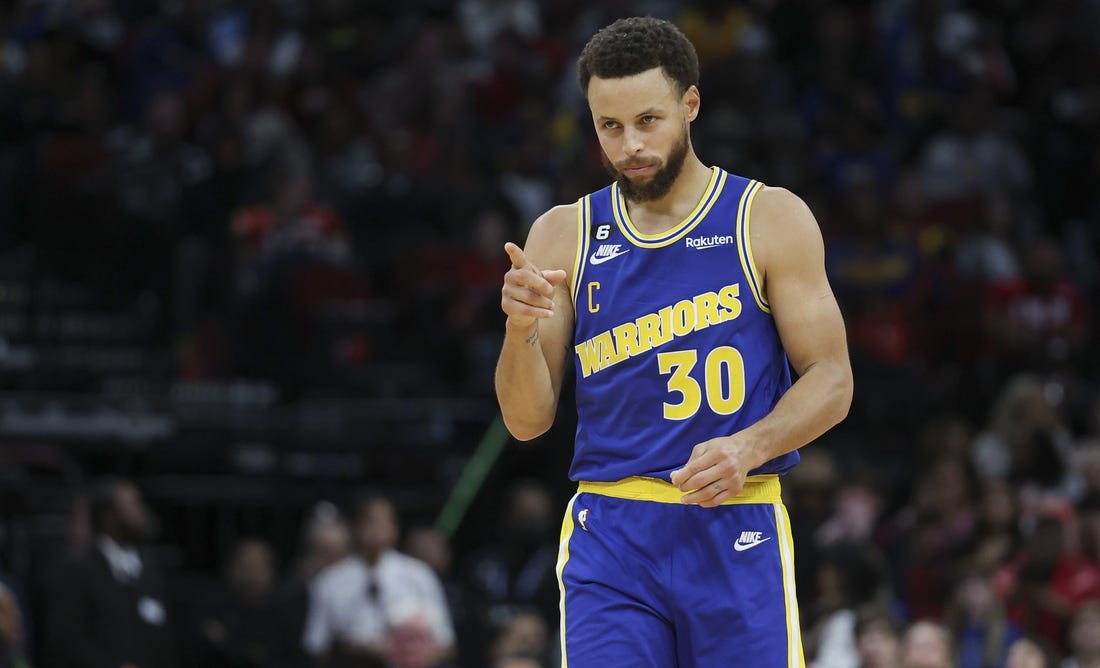 Reports: Tom Brady, Stephen Curry under investigation in FTX case
