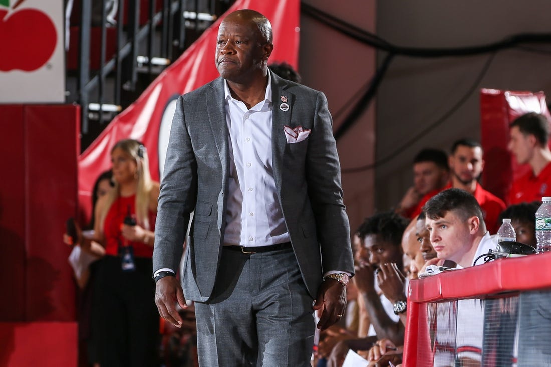 St. John’s holds off Niagara 78-70, improves to 7-0