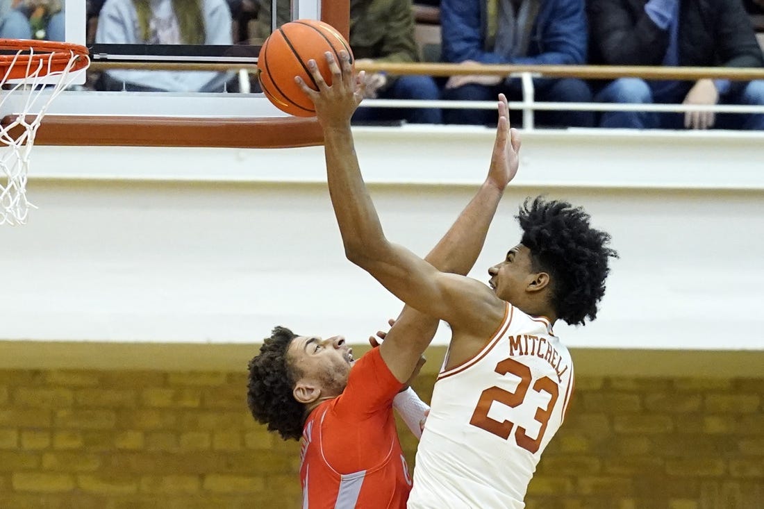 No. 4 Texas earns old-school win over Rio Grande Valley