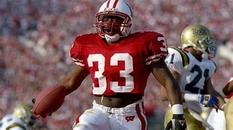 NCAAF News: Former Wisconsin star RB Brent Moss dies at 50
