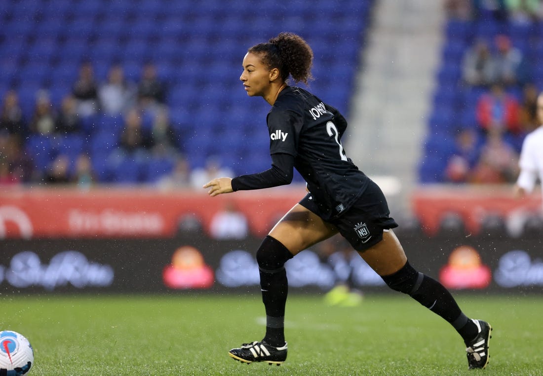 NWSL News: Courage sign D Estelle Johnson to two-year deal