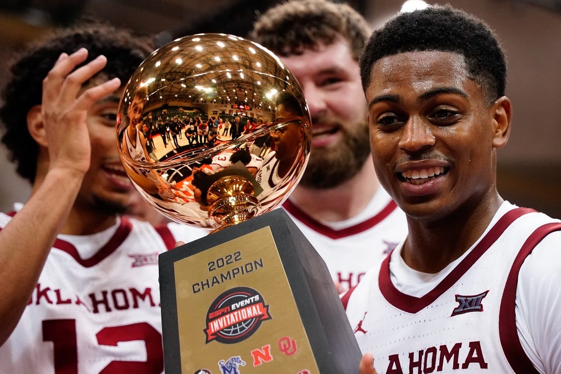 Surging Oklahoma tries to keep Villanova on downturn