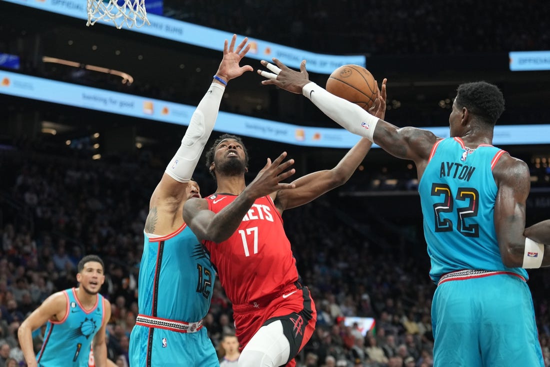 Rockets pull out one-point win over Suns