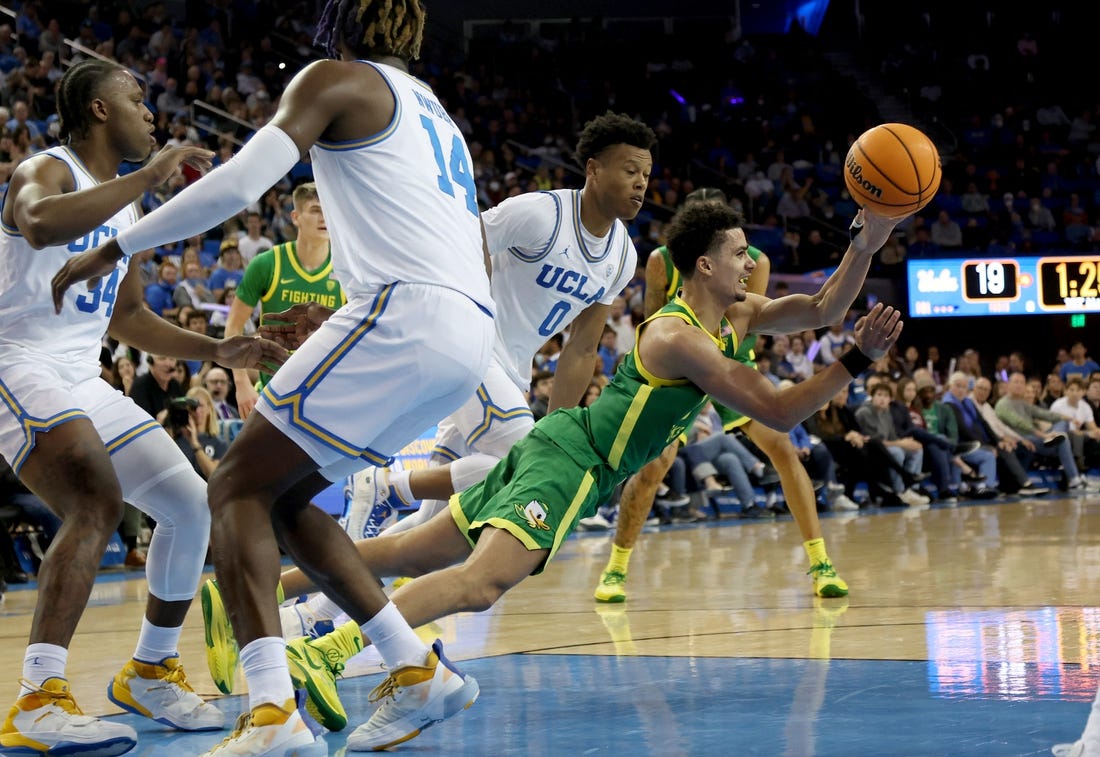 UCLA uses late run to top Oregon in Pac-12 play