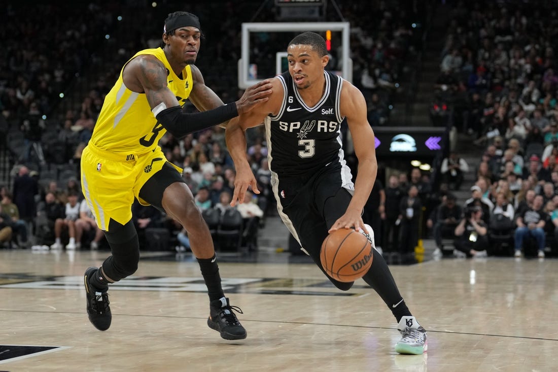 Tre Jones’ late antics help Spurs down Jazz