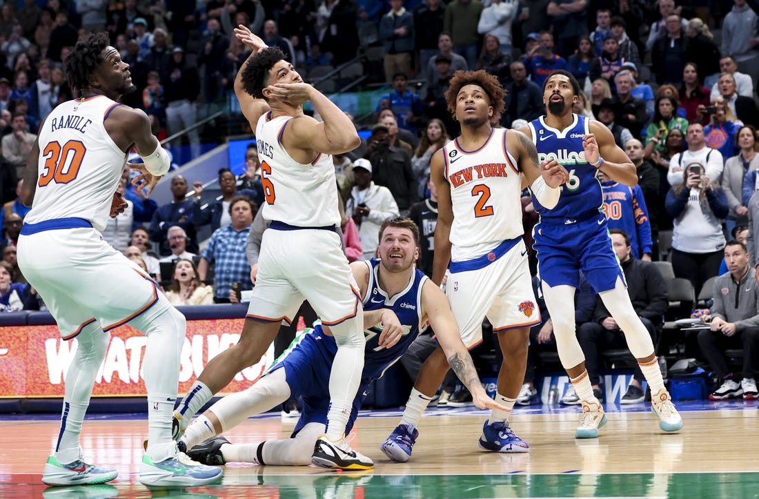 Knicks look to avoid being on wrong end of history again, visit Spurs