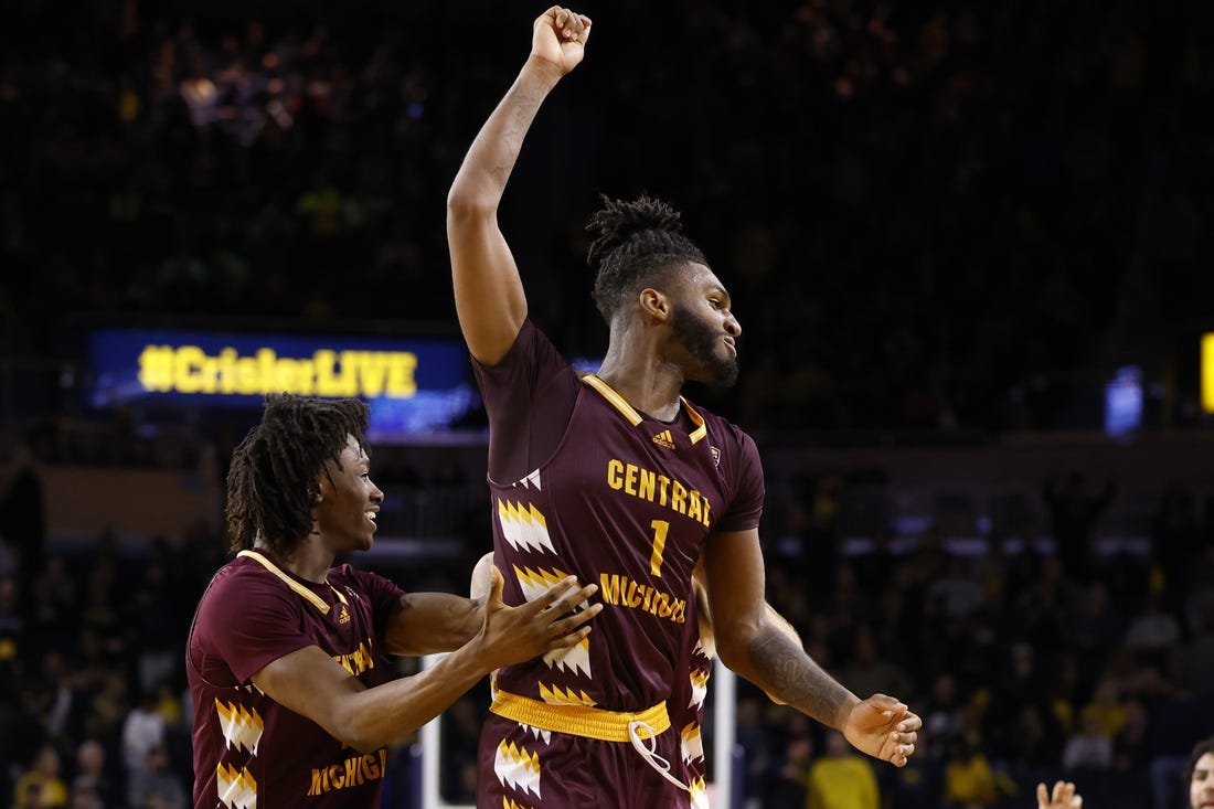 Central Michigan stuns Michigan on late 3-pointer