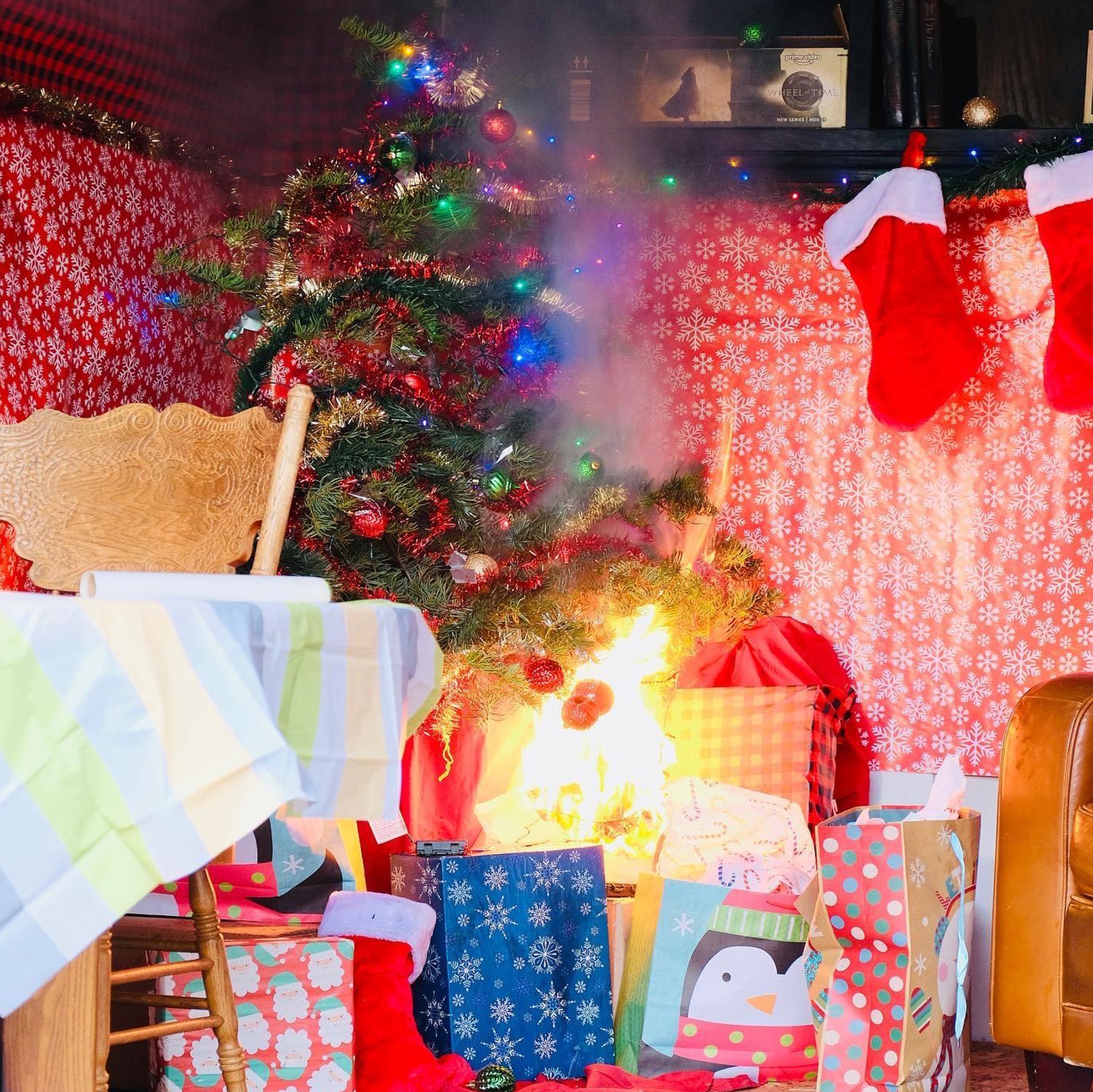 Spark in Artificial Christmas Tree Causes Fire in House, Woman and two dogs die from Injuries