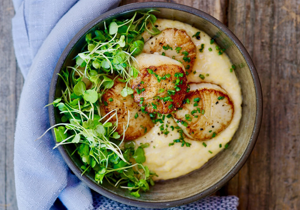 Scallops With Cheese Grits
