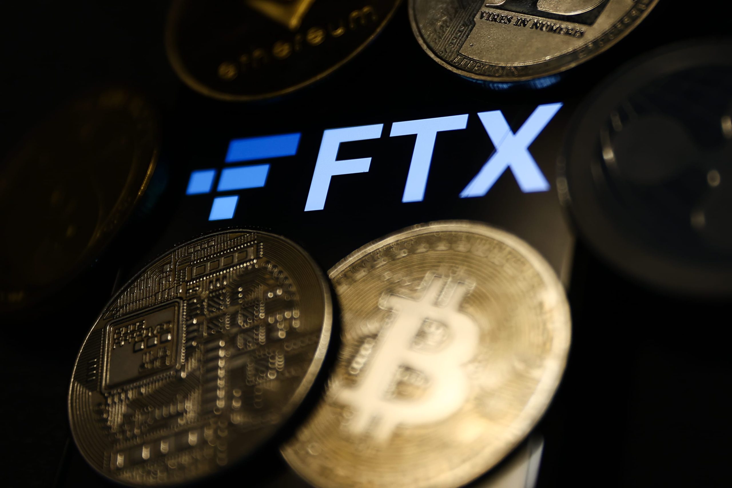 $11 Billion Outflow of Bitcoin and Ethereum From Exchanges Following FTX Collapse